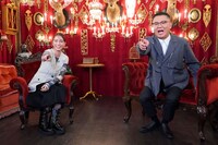 左から、滝沢カレン、シソンヌ長谷川。(c)東海テレビ