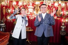 左から、滝沢カレン、シソンヌ長谷川。(c)東海テレビ