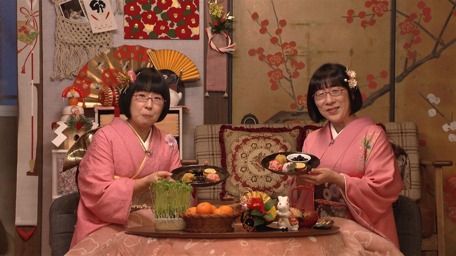 大屋部屋の阿佐ヶ谷姉妹。