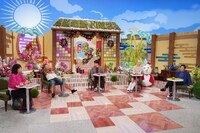 「もんくもん ～2022年のもんく大決算 クリスマスSP～」のワンシーン。(c)読売テレビ