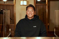 初回ゲストの佐々木主浩。(c)テレビ東京