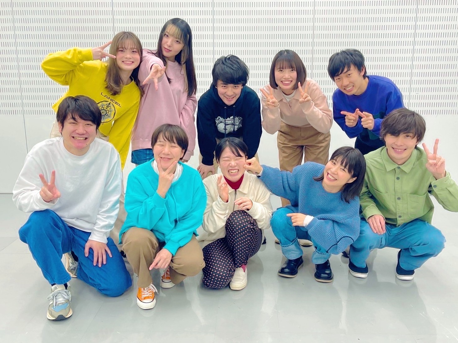 稽古場でのダウ90000とAマッソ。(c)テレビ朝日