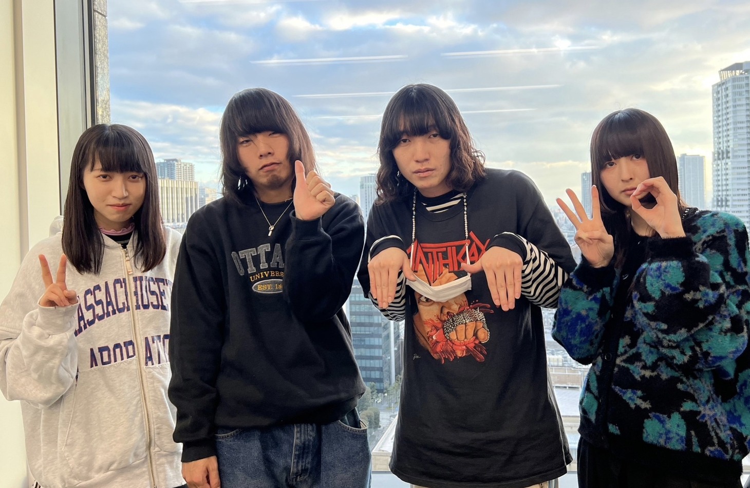 左からハイツ友の会・清水、軍艦、ハイツ友の会・西野。