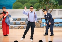 宮川大輔（中央）のダンスシーン。(c)ABCテレビ