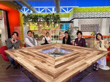 「秒で伝わる！神図解」に出演する（左から）ぺこぱシュウペイ、伊集院光、岡田結実、成田悠輔、ぺこぱ松陰寺、弘中綾香アナ。(c)テレビ朝日