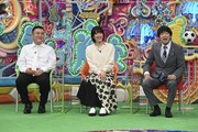 「運動神経悪い芸人」MC側の（左から）アンタッチャブル山崎、綾瀬はるか、蛍原徹。(c)テレビ朝日