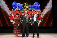 左から谷元星奈アナウンサー、ブラックマヨネーズ。(c)カンテレ