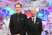 「笑アセろ」MCの（左から）千原ジュニア、バイきんぐ小峠。(c)TBS