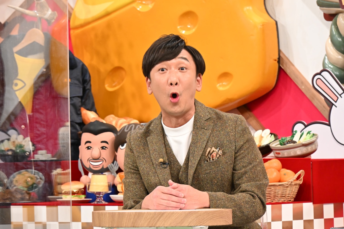 「バナナマンのせっかくグルメ!!新春SP」にゲスト出演する東京03飯塚。(c)TBS
