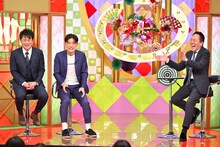 中田カウス（右）とトークするラフ次元。