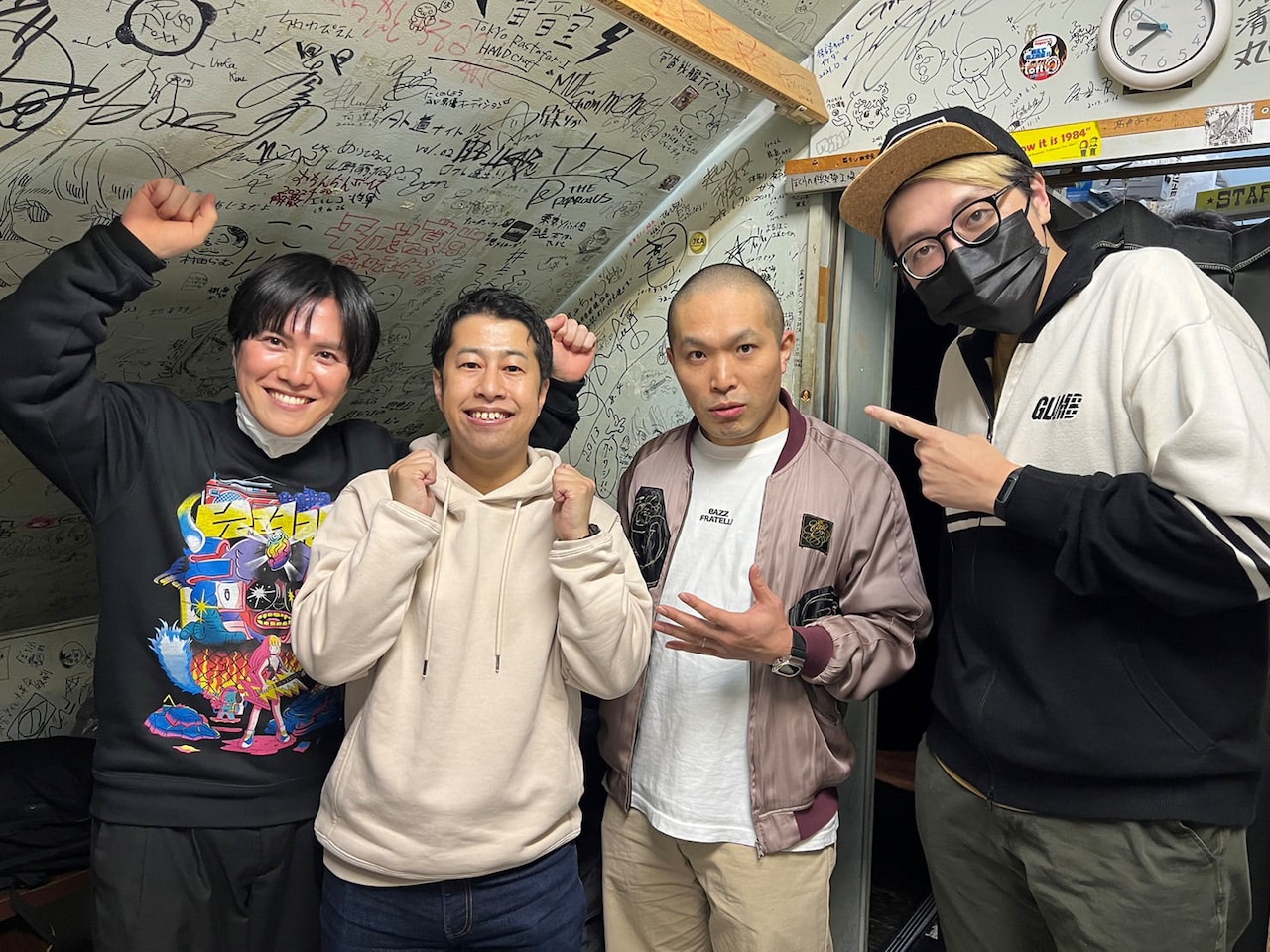 左からラブレターズ溜口、ウエストランド井口、ラブレターズ塚本、飯塚大悟。