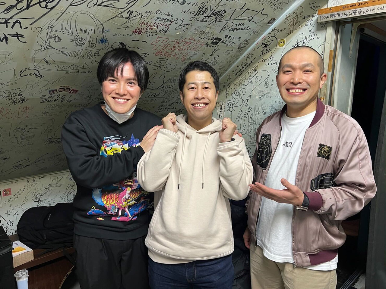 ウエストランド井口（中央）とラブレターズは同期。