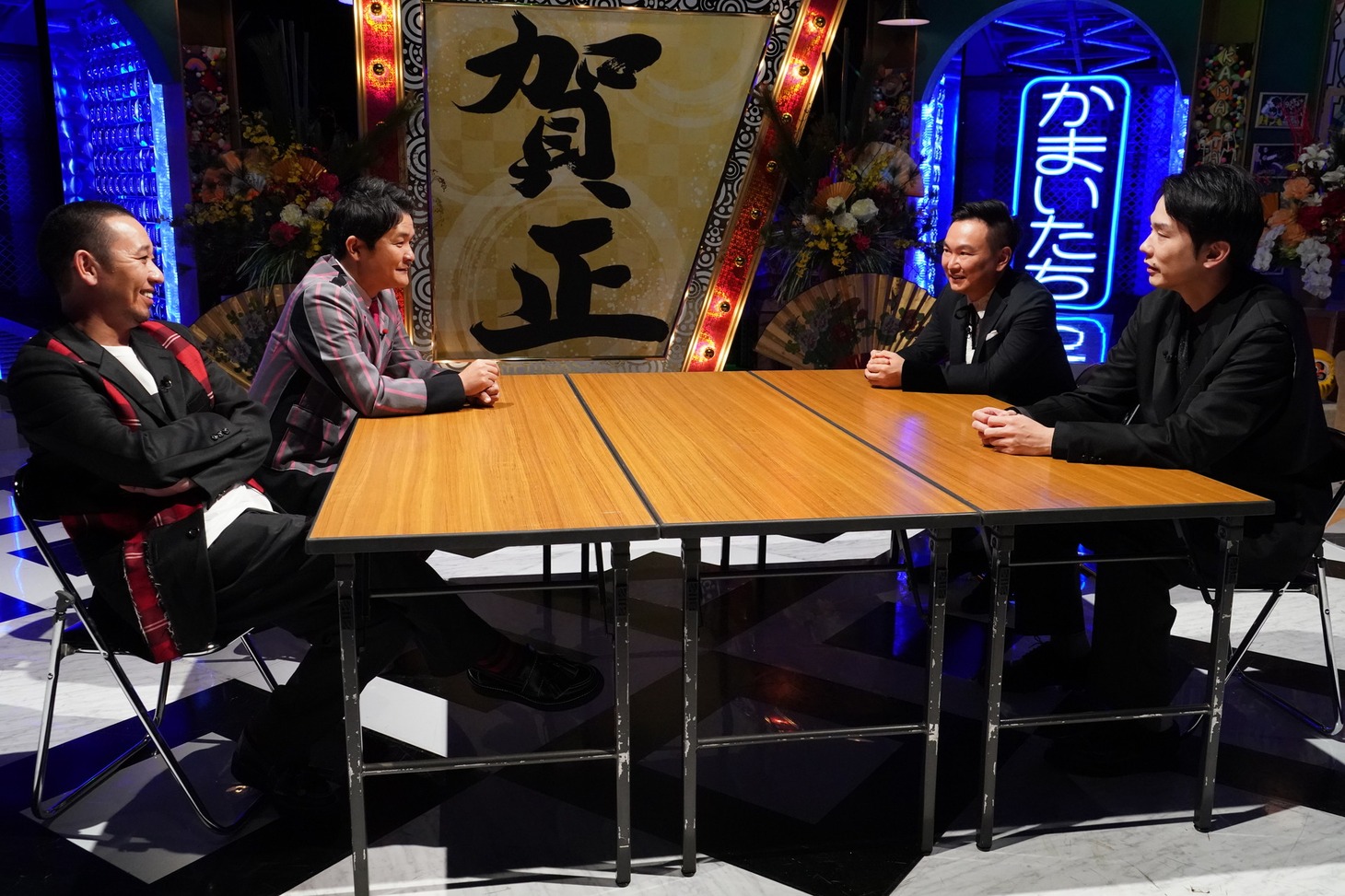 左から千鳥、かまいたち。(c)日本テレビ