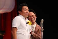 第2部のトップバッターを務めたインディアンス。