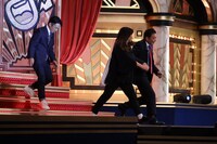 中川家と一緒に登場する海原ともこ。