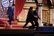 中川家と一緒に登場する海原ともこ。