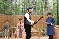 有吉弘行（中央）と、後列左から、久保田直子アナ、マツコ・デラックス、ずん飯尾。 (c)テレビ朝日