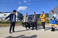 左から、フットボールアワー後藤、チョコレートプラネット、かまいたち山内、渋谷凪咲。(c)フジテレビ