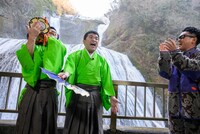 左からすゑひろがりず、宮川大輔。(c)日本テレビ