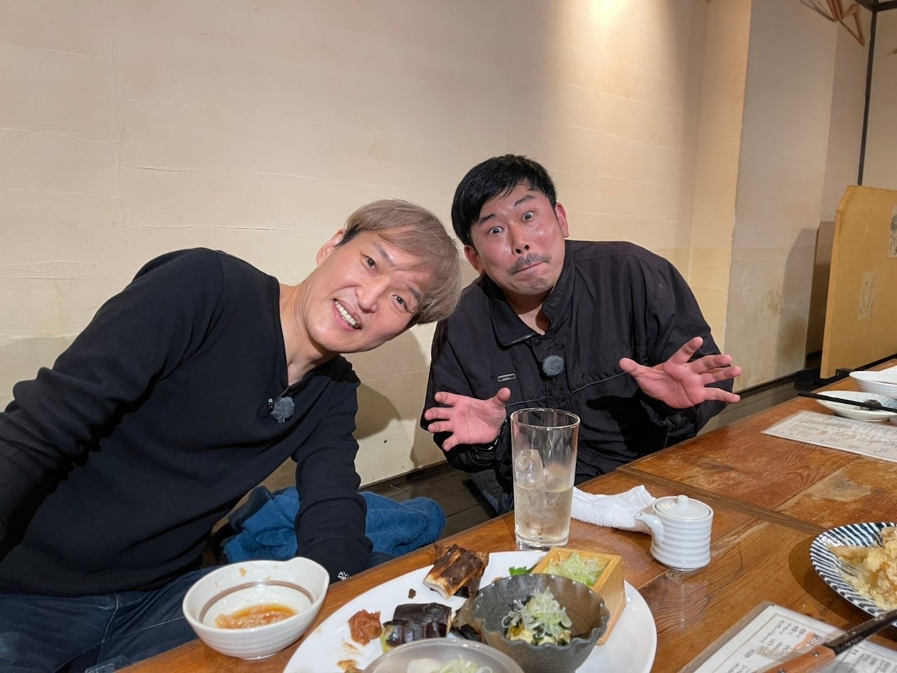 千原ジュニアと岡野陽一。(c)東海テレビ