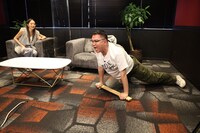 トレーニングに臨むシソンヌ長谷川。(c)フジテレビ