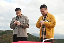 チョコレートプラネット長田、かまいたち山内。(c)フジテレビ