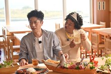 フットボールアワー後藤とトム・ブラウンみちお。(c)フジテレビ