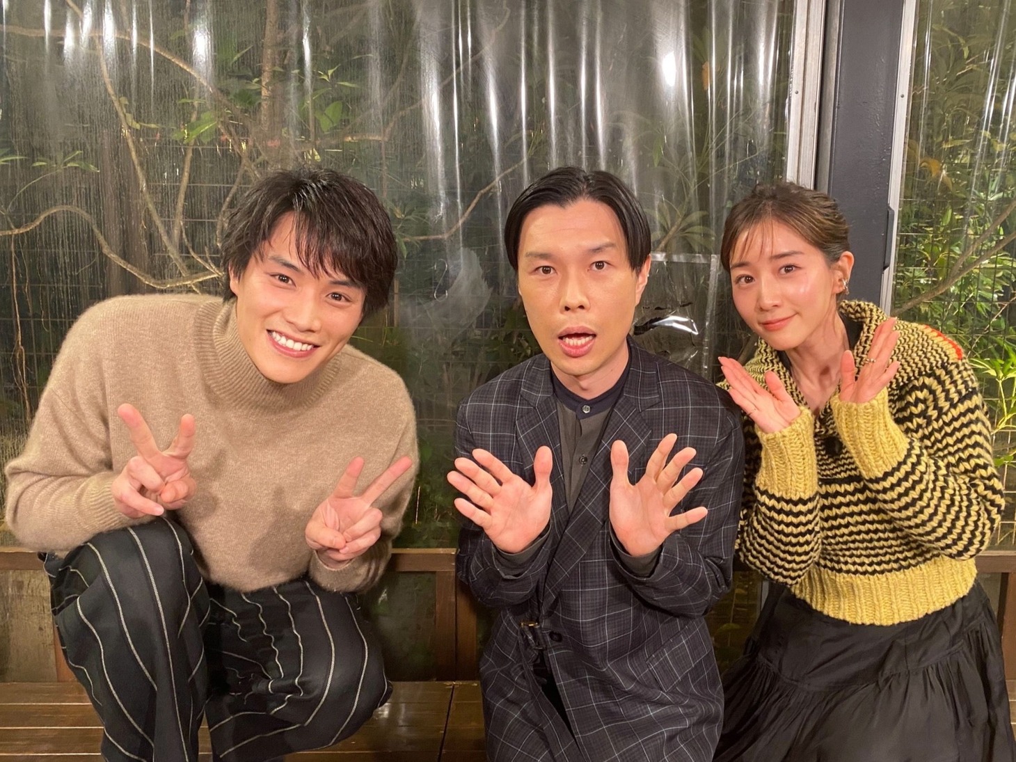左から杉野遥亮、ハライチ岩井、田中みな実。(c)カンテレ