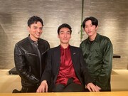 左から満島真之介、草彅剛、杉野遥亮。(c)カンテレ