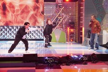 ハライチによるパフォーマンスの様子。(c)テレビ東京