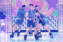 ハライチによるパフォーマンスの様子。(c)テレビ東京