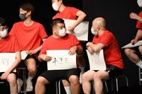 小競り合いを繰り広げるジェラードン・アタック西本とシシガシラ脇田。