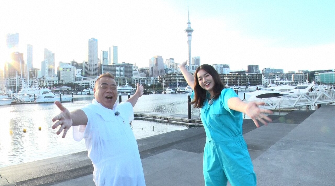 出川哲朗、砂で揚げ物、滝で餅つき