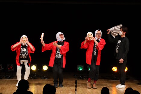 大林ひょと子となすなかにし中西、アメリカザリガニ柳原、なすなかにし那須（左から）。