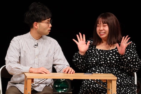 ネタを披露する駆け抜けて軽トラ