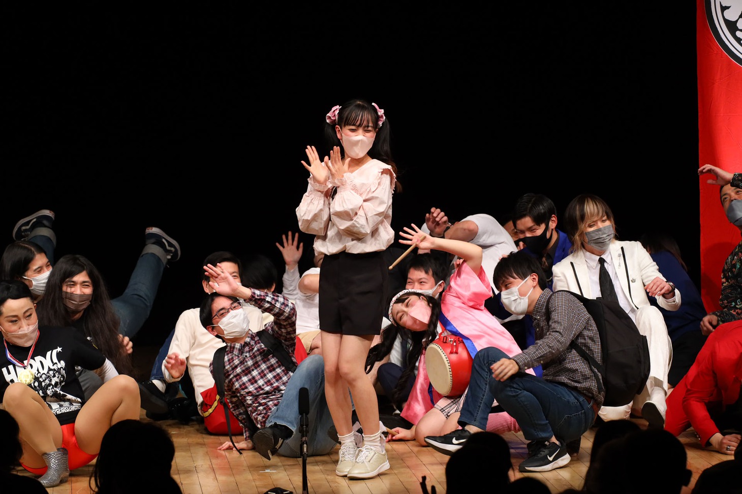 第2部エンディングで挨拶したオタサーのヒメ・平野うなぎ。「松竹の新しい団体芸」が誕生した。