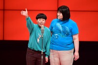 ネタを披露するヨネダ2000。