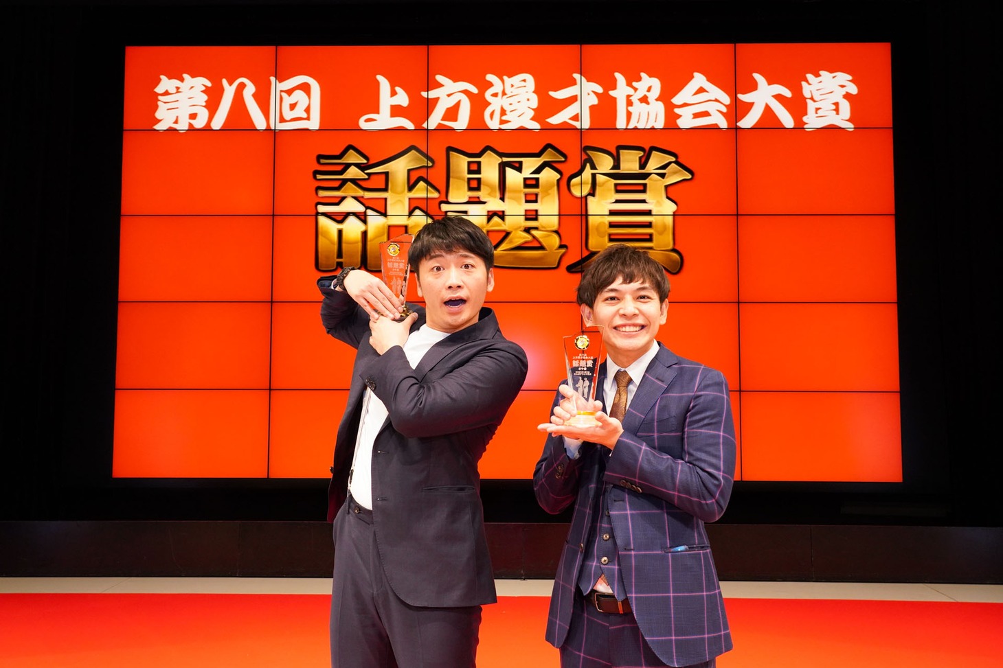 話題賞を受賞したさや香。