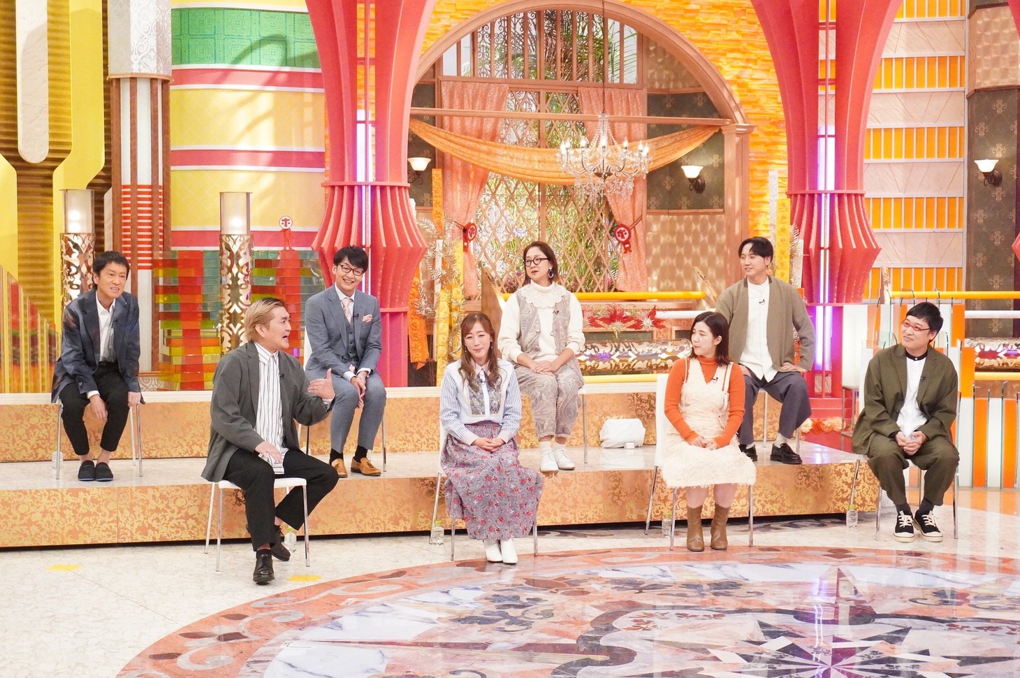 「根に持つ芸人」コーナーに出演する（前列左から）平成ノブシコブシ徳井、村主章枝、3時のヒロイン福田、南海キャンディーズ山里、（後列左から）ブラックマヨネーズ吉田、ハマカーン神田、北陽・虻川、コロコロチキチキペッパーズ西野。(c)フジテレビ