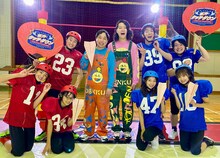 「紙フトタッチダウン」特別版に出演する霜降り明星とてれび戦士たち。(c)NHK