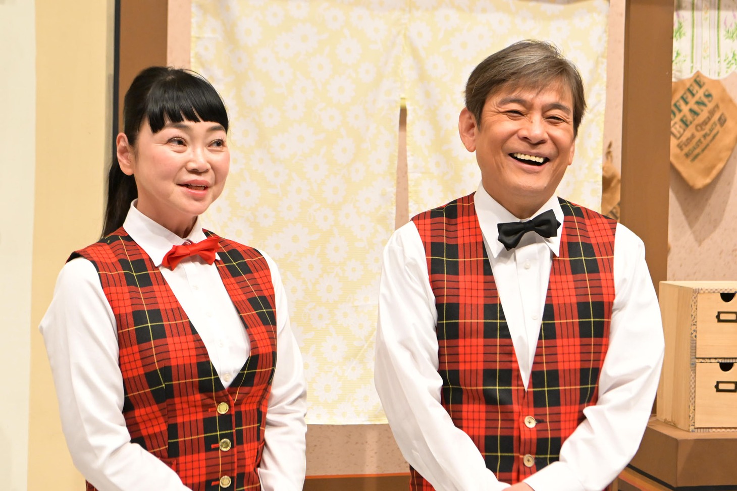 未知やすえ（左）と内場勝則（右）。