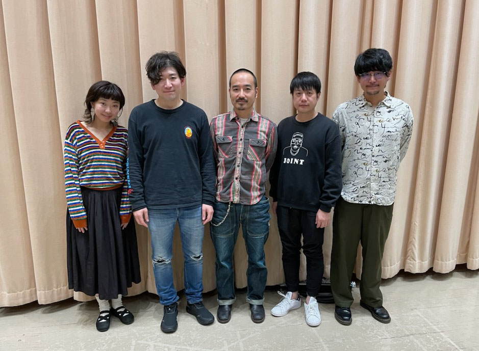 左から、もりももこ、小椋大輔、かもめんたる・う大、かもめんたる槙尾、土屋翔。