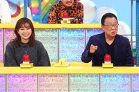 左から菊地亜美、梅沢富美男。(c)カンテレ