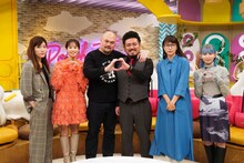 「ドーナツトーク」に出演する（左から）ヒコロヒー、鷲見玲奈、鬼越トマホーク、水野美紀、PORIN。(c)CBC
