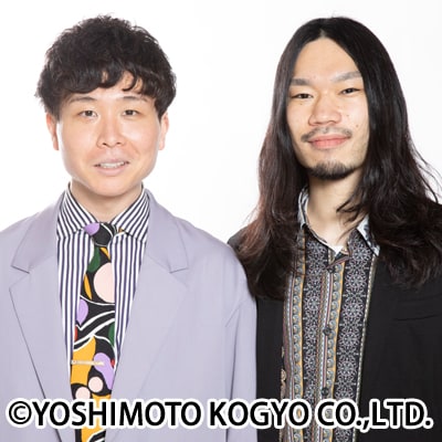 10億円。左が山内、右が永見。