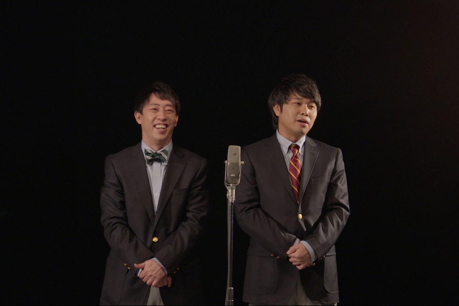 映画「大阪古着日和」に出演するさらば青春の光。