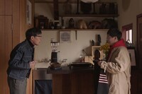 映画「大阪古着日和」のワンシーン。