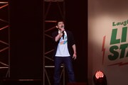 「博多大吉リクエストアワー」に出演する博多華丸。