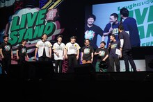 千鳥MC「マリンメッセ頂上決戦」の様子。