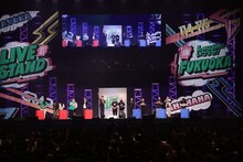 かまいたち濱家MC「LIVE STAND大喜利」の様子。